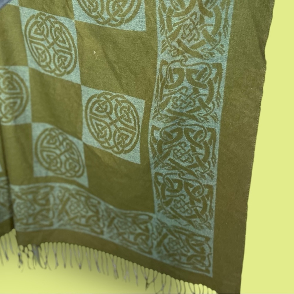 Jimmy Hourihan Fringed Shawl with Celtic Motif Boru Irish Wrap Muti Green - Picture 11 of 14